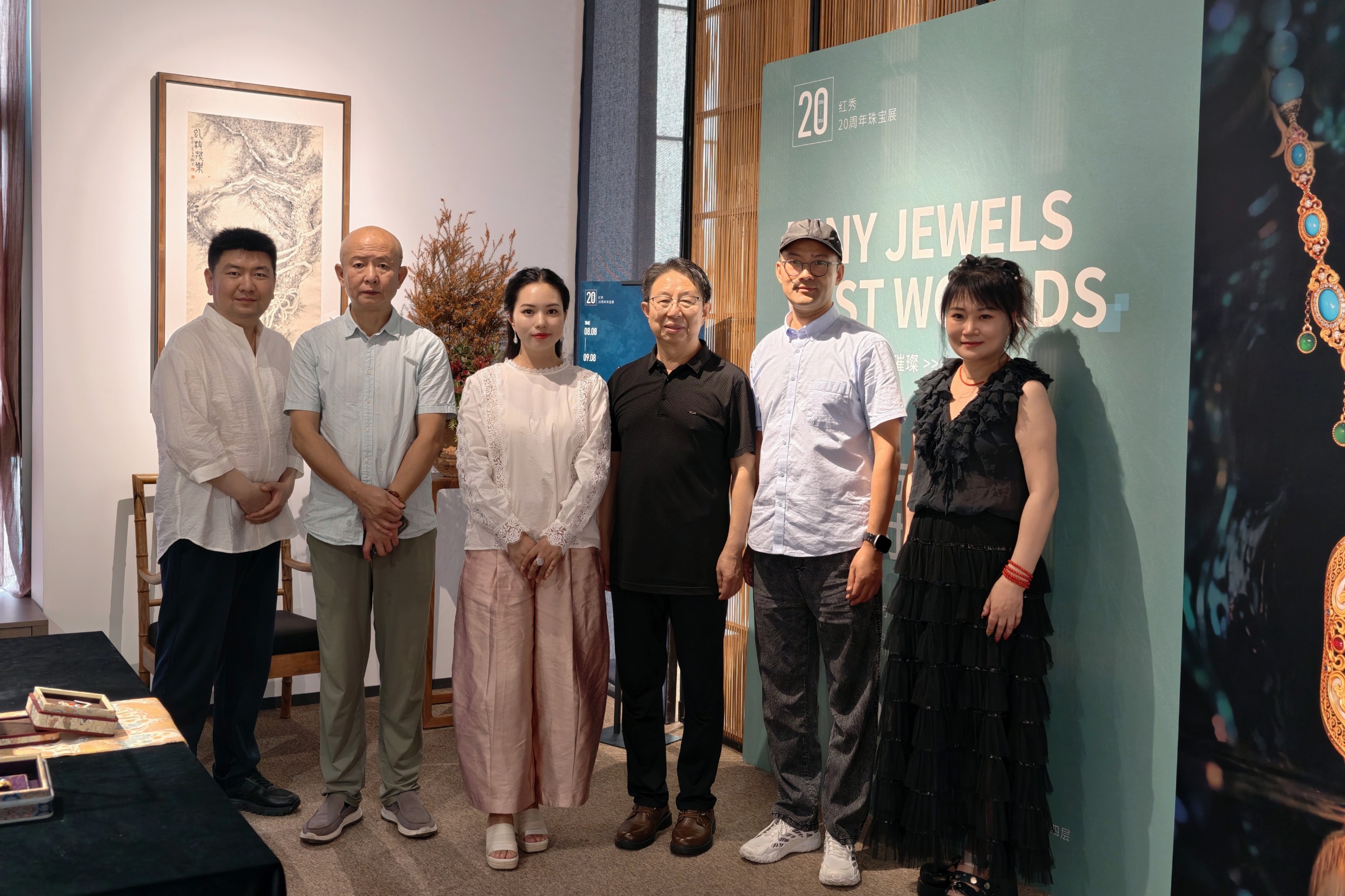 心有桃源  艺境相生——深圳市工艺美术行业协会会长王国利一行参观陈学献书画展暨红秀珠宝展