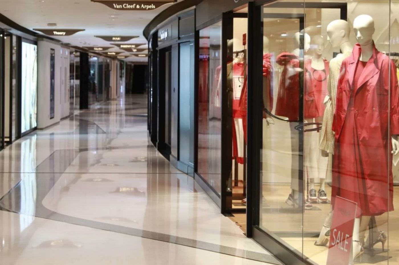 疫情之下，“暂停”的中国供应链和消费市场让国际时尚集团损失几何？