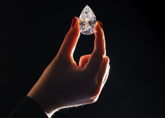 科学家已经研究出人造钻石，简单快速且省钱