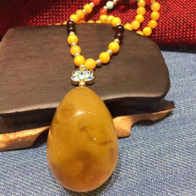 天然蜜蜡中的流淌纹到底是什么东西？