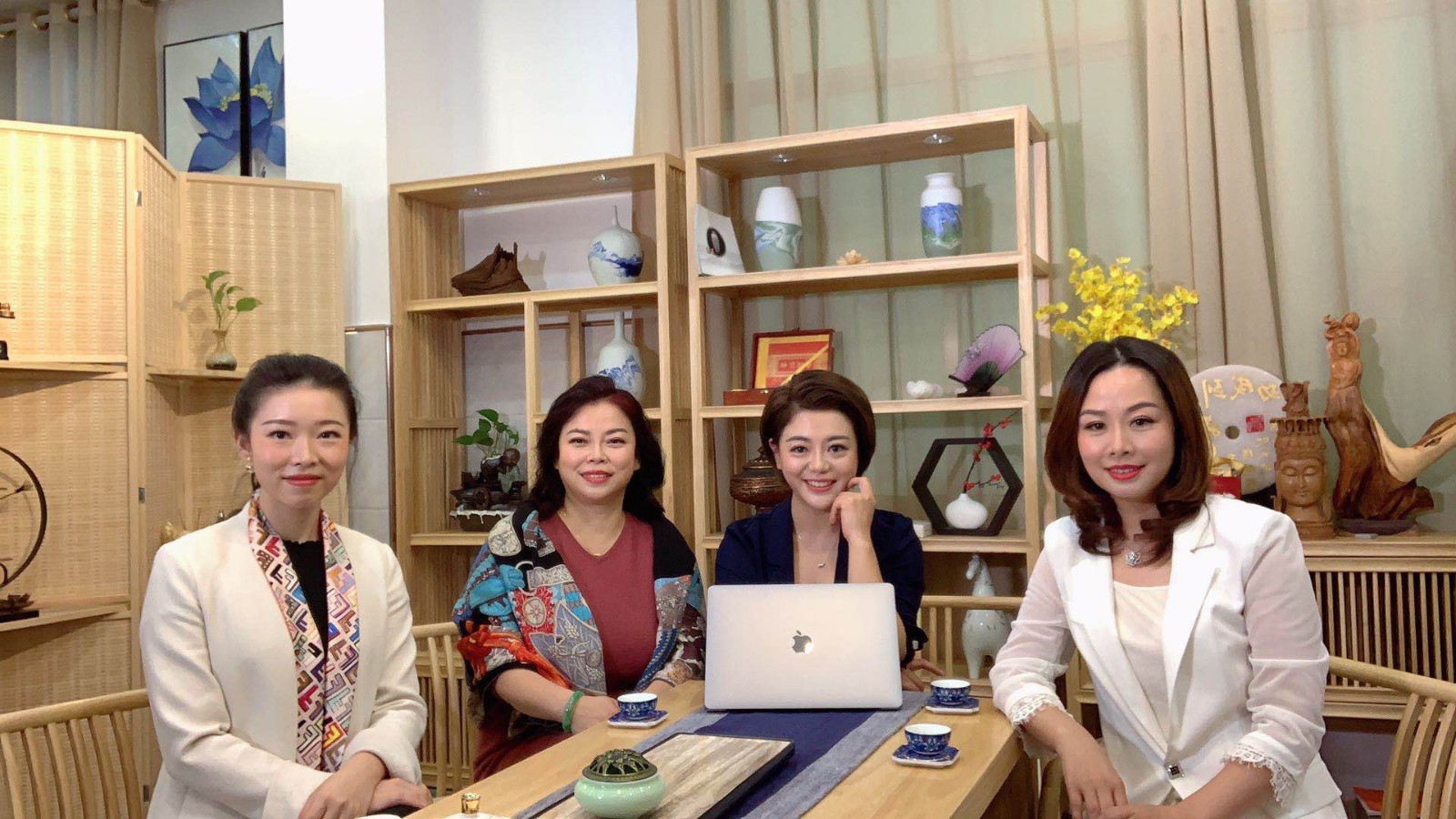 “美丽邂逅，精彩人生”：湘商珠宝巾英会直播访谈节目开播