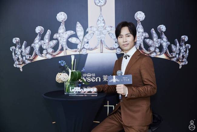 艺术家万云峰受邀Leysen莱绅通灵珠宝女王加冕盛典