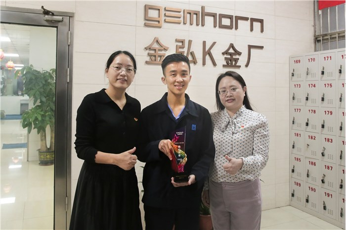 缘分，让他们隔空赢了这场“球”  23岁篮球小子与17岁重度地贫少年的故事