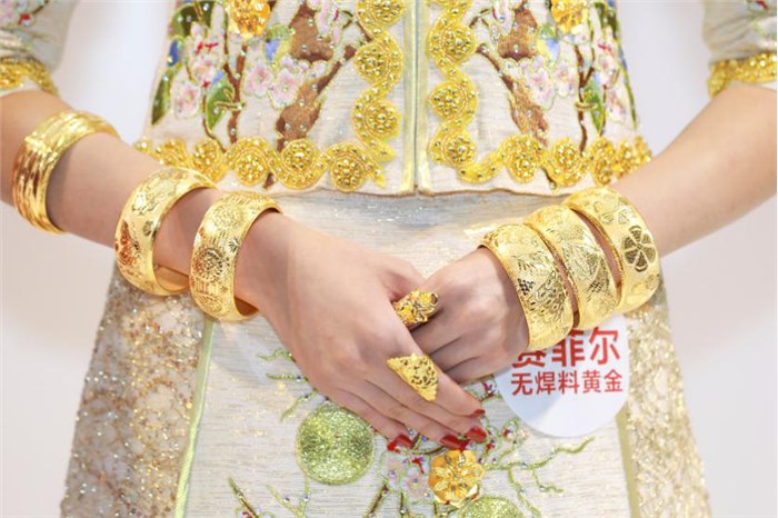 赛菲尔珠宝携大美中国风·万足金婚纱亮相北京国际珠宝展