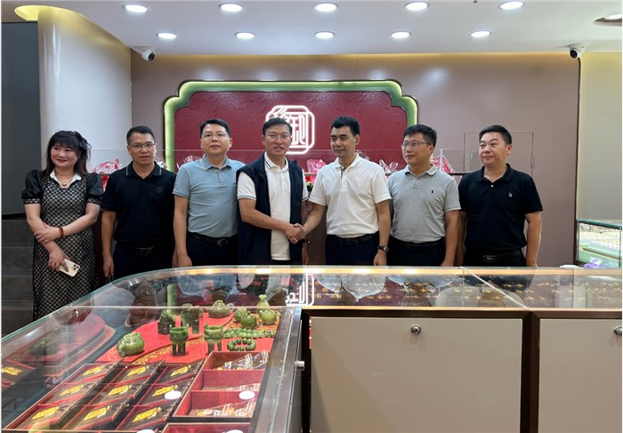 贺州市委常委、副市长谢兵一行考察深圳珠宝产业