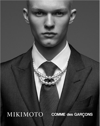 借势各自原生粉 川久保玲合作顶级珍珠品牌入局男性珠宝市场